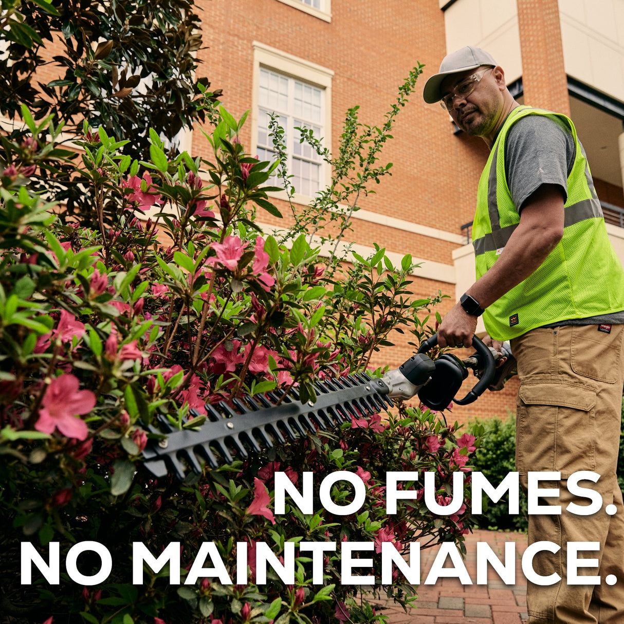 82V Short Pole Hedge Trimmer with 2.5 Ah Battery and Dual Port Charger (82PH30F-25DP)